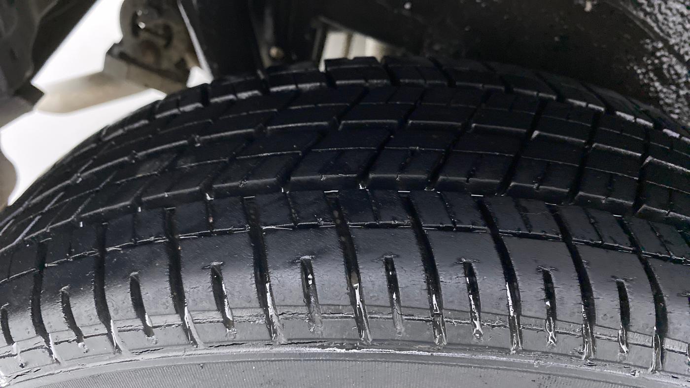 2014 Maruti Wagon R 1.0 VXI, Petrol, Manual, 50,250 km, Right Rear Tyre Tread