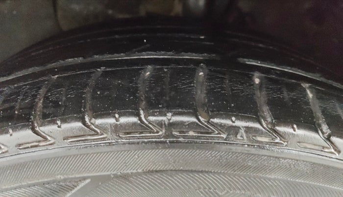 2015 Hyundai i20 Active 1.2 S, Petrol, Manual, 1,00,416 km, Left Front Tyre Tread