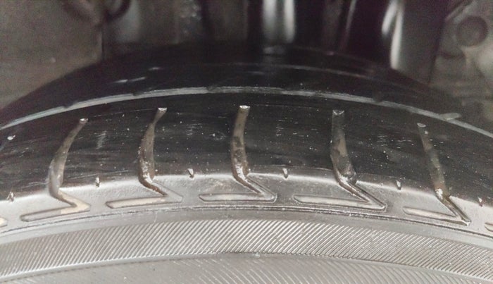 2015 Hyundai i20 Active 1.2 S, Petrol, Manual, 1,00,416 km, Left Rear Tyre Tread