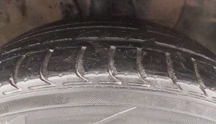 2015 Hyundai i20 Active 1.2 S, Petrol, Manual, 1,00,416 km, Right Front Tyre Tread