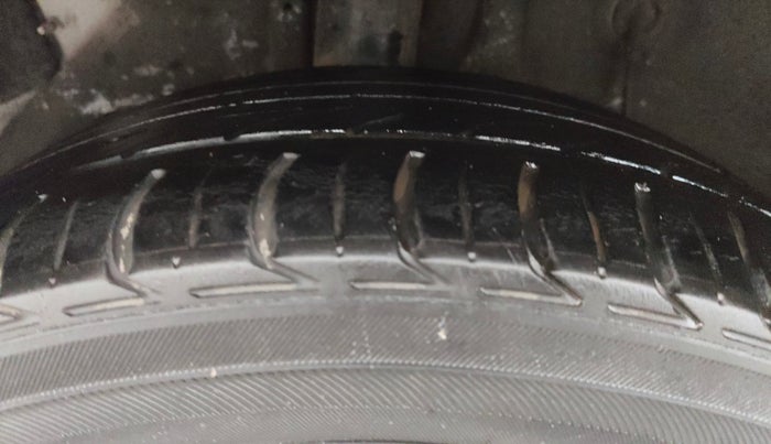 2015 Hyundai i20 Active 1.2 S, Petrol, Manual, 1,00,416 km, Right Rear Tyre Tread