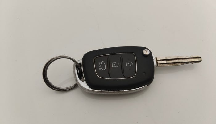 2015 Hyundai i20 Active 1.2 S, Petrol, Manual, 1,00,416 km, Key Close Up