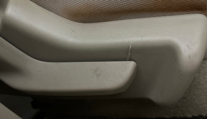 2017 Maruti Dzire LXI, CNG, Manual, 92,693 km, Driver Side Adjustment Panel