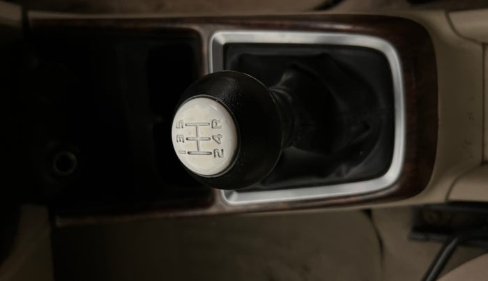 2017 Maruti Dzire LXI, CNG, Manual, 92,693 km, Gear Lever