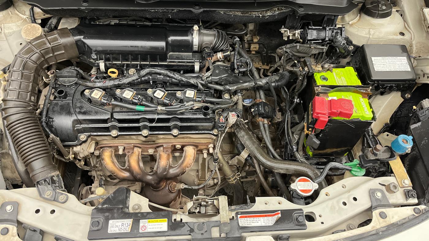 2017 Maruti Dzire LXI, CNG, Manual, 92,693 km, Engine View