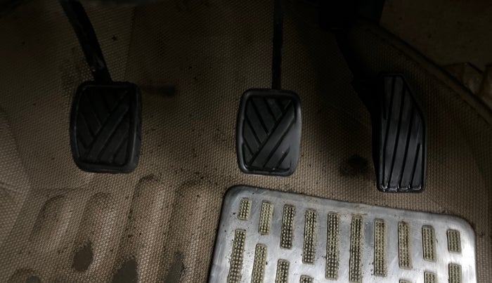 2017 Maruti Dzire LXI, CNG, Manual, 92,693 km, Pedals