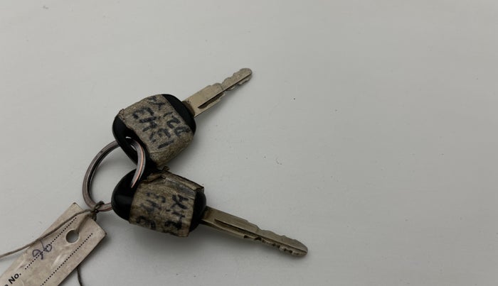 2017 Maruti Dzire LXI, CNG, Manual, 92,693 km, Key Close Up