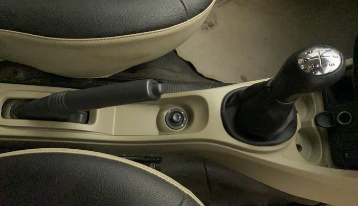 2016 Nissan Terrano XL (P), Petrol, Manual, 64,162 km, Gear Lever