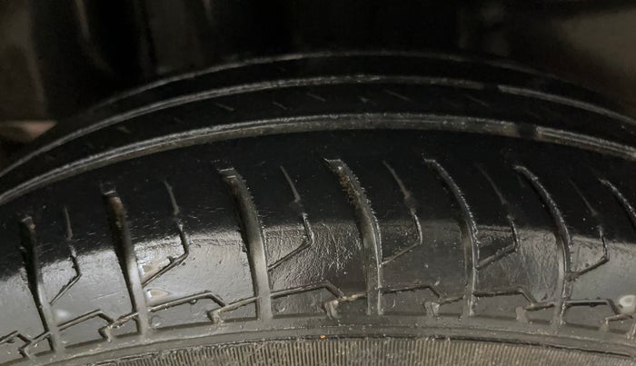 2021 Maruti Swift LXI, Petrol, Manual, 50,714 km, Right Rear Tyre Tread