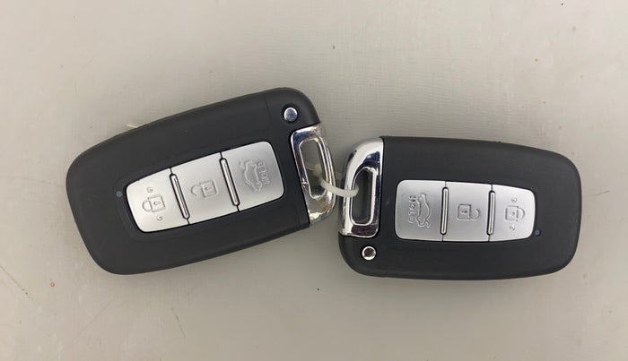 2013 Hyundai Verna FLUIDIC 1.6 CRDI SX, Diesel, Manual, 1,07,728 km, Key Close Up