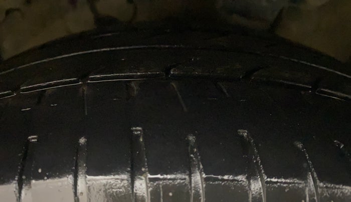 2013 Hyundai Verna FLUIDIC 1.6 CRDI SX, Diesel, Manual, 1,07,728 km, Left Front Tyre Tread