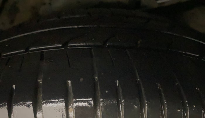2013 Hyundai Verna FLUIDIC 1.6 CRDI SX, Diesel, Manual, 1,07,728 km, Left Rear Tyre Tread