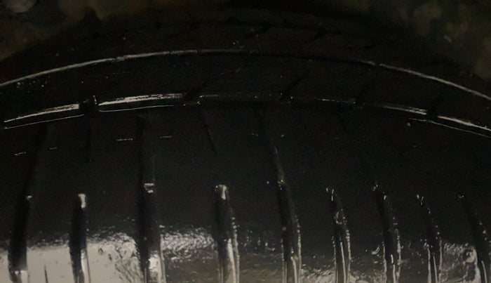 2013 Hyundai Verna FLUIDIC 1.6 CRDI SX, Diesel, Manual, 1,07,728 km, Right Rear Tyre Tread