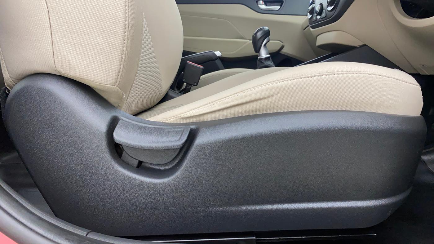2020 Hyundai Verna S 1.5 PETROL MT, Petrol, Manual, 54,779 km, Driver Side Adjustment Panel