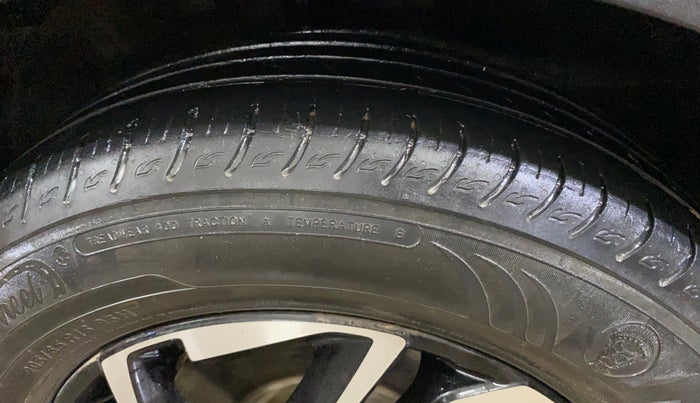 2022 KIA CARENS PRESTIGE PLUS 1.4 PETROL 7 STR, Petrol, Manual, 36,541 km, Right Front Tyre Tread