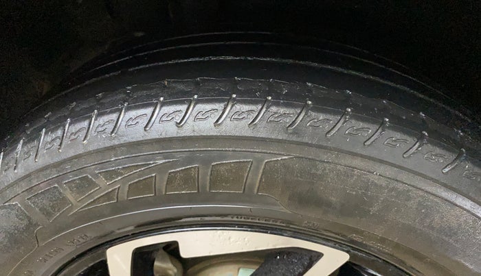 2022 KIA CARENS PRESTIGE PLUS 1.4 PETROL 7 STR, Petrol, Manual, 36,541 km, Right Rear Tyre Tread