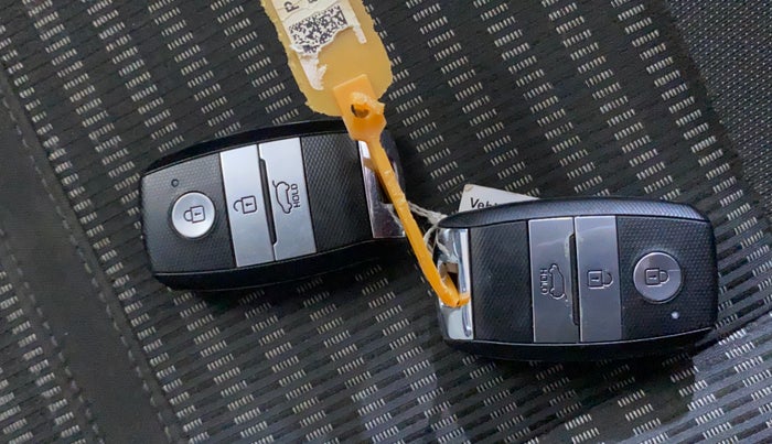 2022 KIA CARENS PRESTIGE PLUS 1.4 PETROL 7 STR, Petrol, Manual, 36,541 km, Key Close Up