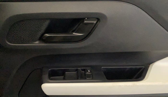 2022 Tata PUNCH PURE MT, Petrol, Manual, 56,933 km, Driver Side Door Panels Control