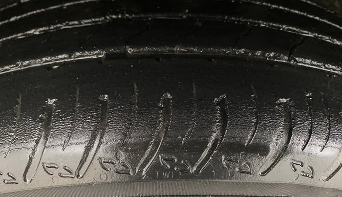 2022 Nissan MAGNITE XV MT, Petrol, Manual, 44,190 km, Left Front Tyre Tread