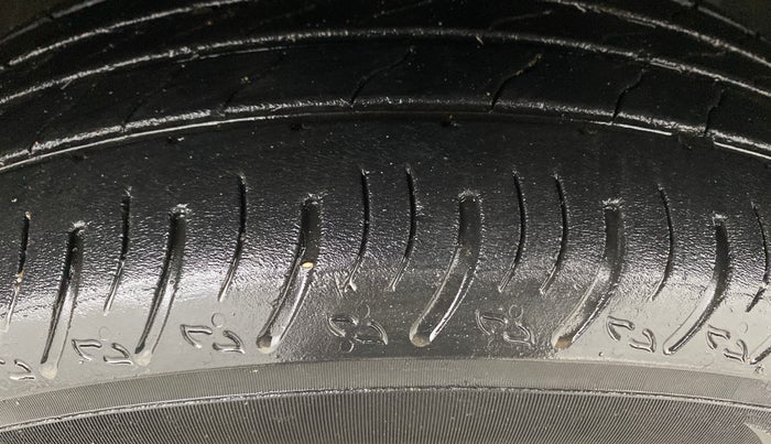 2022 Nissan MAGNITE XV MT, Petrol, Manual, 44,190 km, Right Front Tyre Tread