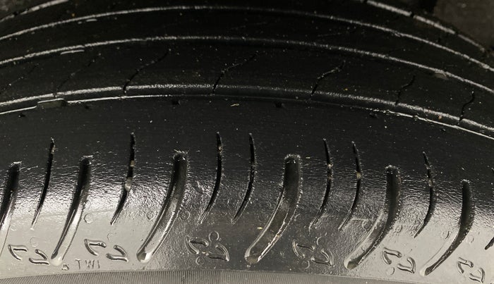 2022 Nissan MAGNITE XV MT, Petrol, Manual, 44,190 km, Left Rear Tyre Tread