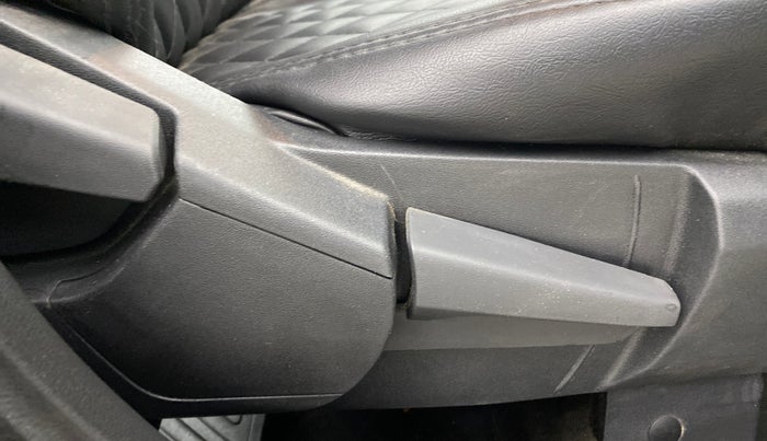 2022 Nissan MAGNITE XV MT, Petrol, Manual, 44,190 km, Driver Side Adjustment Panel