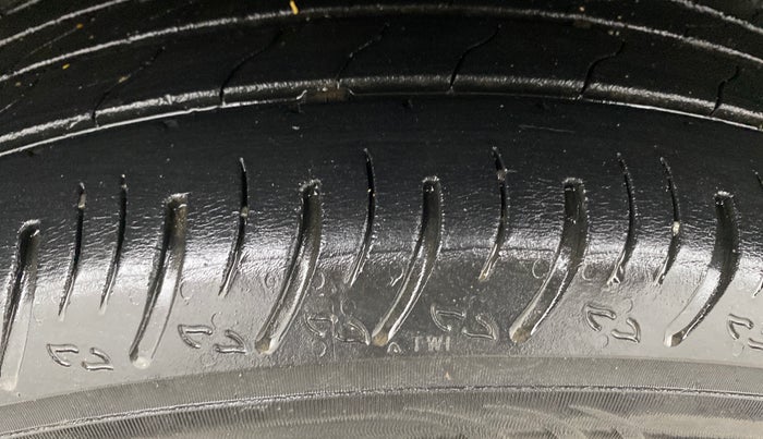 2022 Nissan MAGNITE XV MT, Petrol, Manual, 44,190 km, Right Rear Tyre Tread