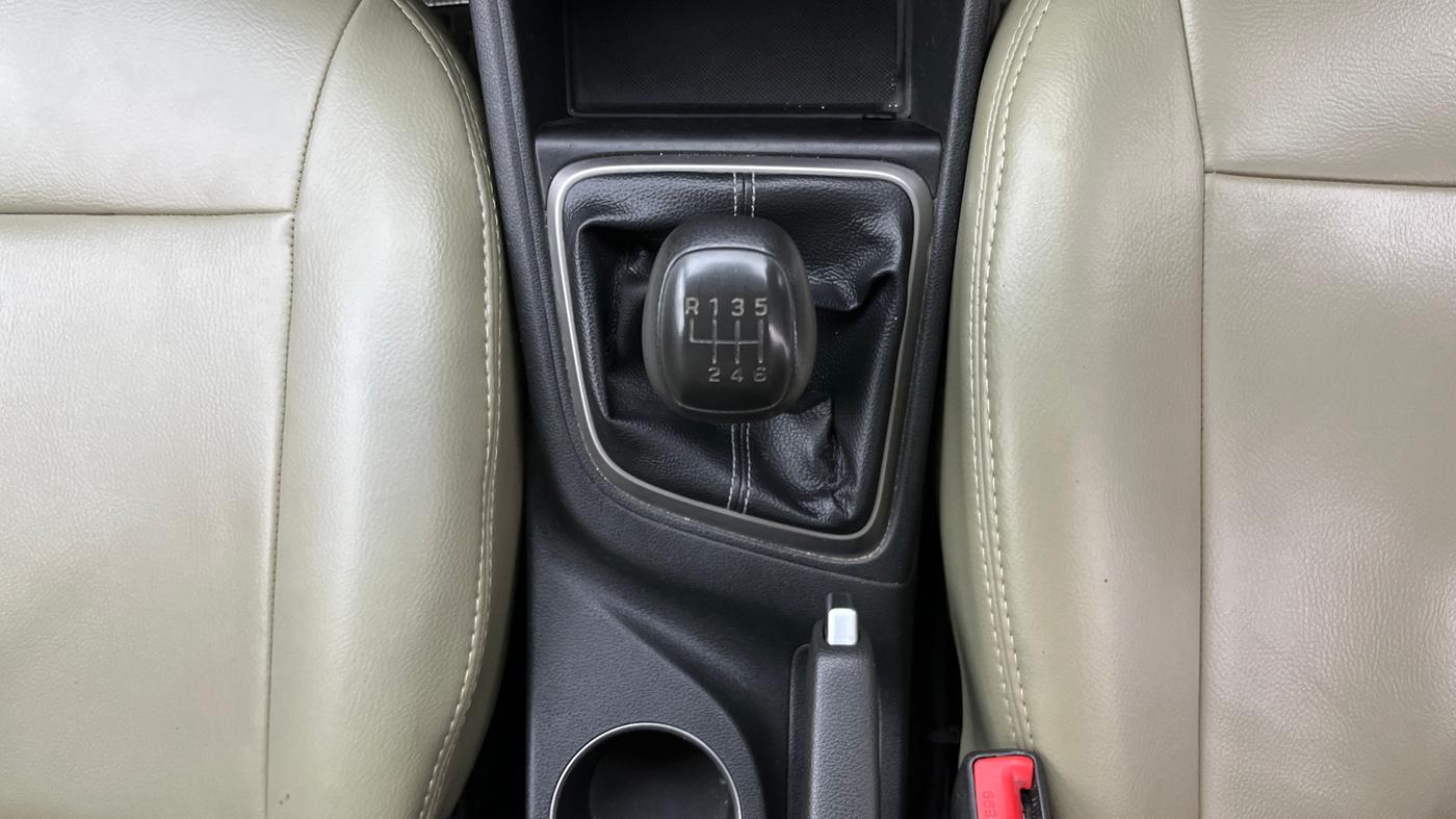 2017 Hyundai Verna 1.6 VTVT SX, Petrol, Manual, 77,047 km, Gear Lever