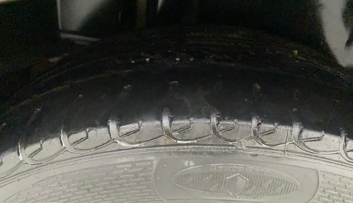 2017 Maruti Ciaz ALPHA 1.4 PETROL, Petrol, Manual, 65,385 km, Right Rear Tyre Tread