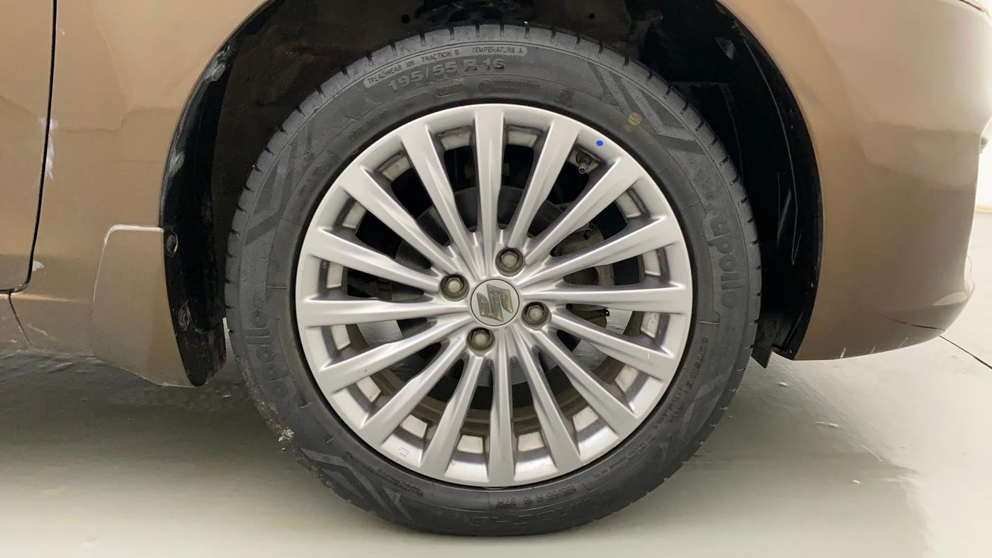2017 Maruti Ciaz ALPHA 1.4 PETROL, Petrol, Manual, 65,385 km, Right Front Wheel