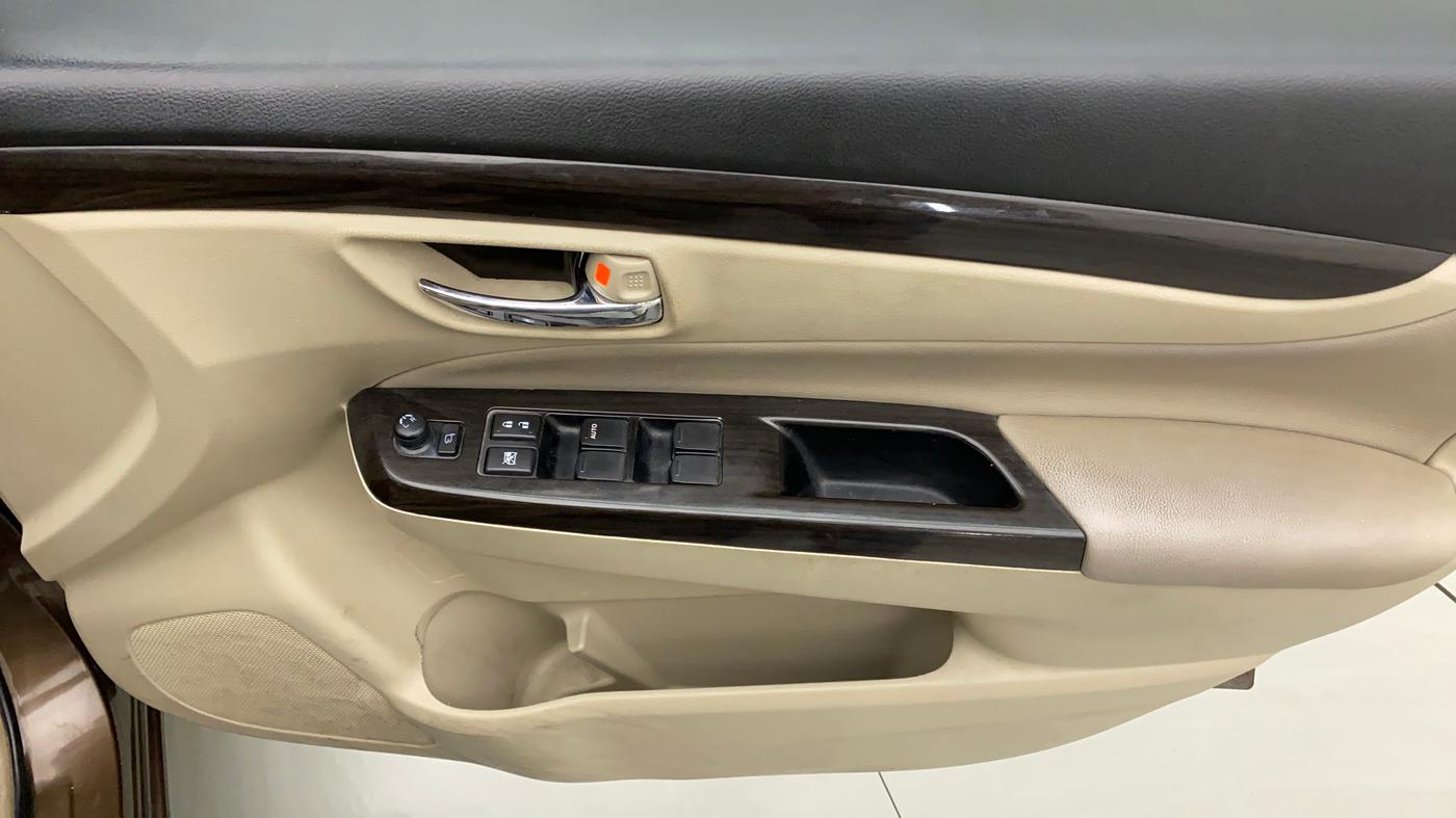 2017 Maruti Ciaz ALPHA 1.4 PETROL, Petrol, Manual, 65,385 km, Driver Side Door Panels Control