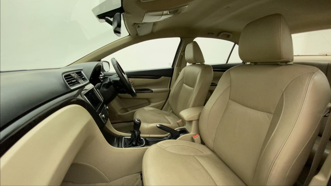 2017 Maruti Ciaz ALPHA 1.4 PETROL, Petrol, Manual, 65,385 km, Right Side Front Door Cabin