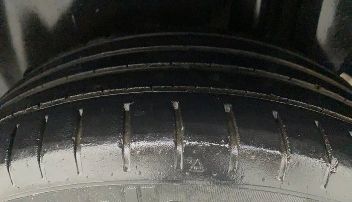2017 Maruti Ciaz ALPHA 1.4 PETROL, Petrol, Manual, 65,385 km, Left Rear Tyre Tread