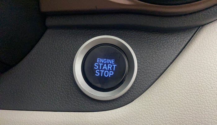 2024 Hyundai AURA SX 1.2 (O), Petrol, Manual, 14,685 km, Keyless Start/ Stop Button