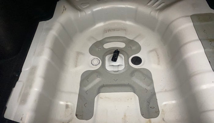 2024 Hyundai AURA SX 1.2 (O), Petrol, Manual, 14,685 km, Spare Tyre