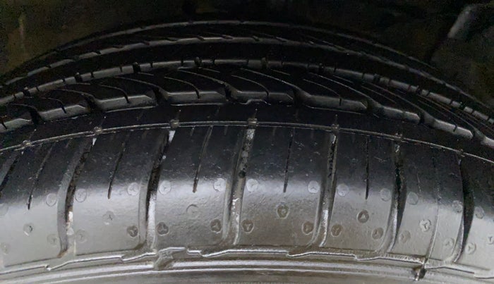 2018 Maruti Ciaz ALPHA 1.4 VVT, Petrol, Manual, 15,550 km, Left Front Tyre Tread