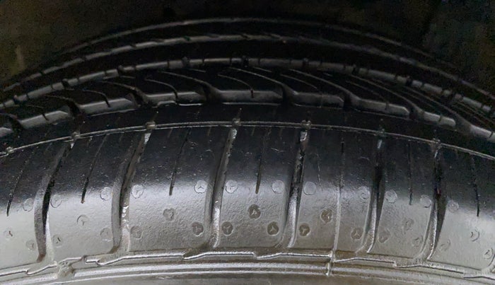 2018 Maruti Ciaz ALPHA 1.4 VVT, Petrol, Manual, 15,550 km, Right Front Tyre Tread