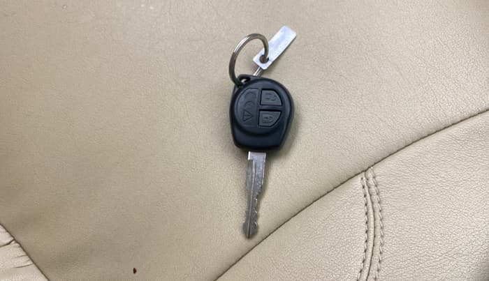 2018 Maruti Ciaz DELTA 1.5 SHVS MT PETROL, CNG, Manual, 54,641 km, Key Close Up