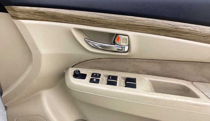 2018 Maruti Ciaz DELTA 1.5 SHVS MT PETROL, CNG, Manual, 54,641 km, Driver Side Door Panels Control