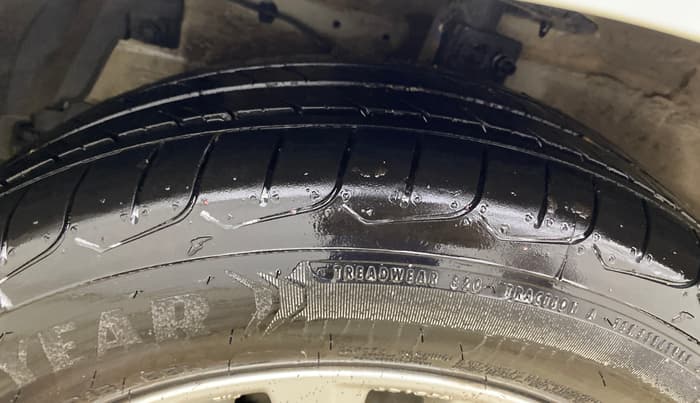 2018 Maruti Ciaz DELTA 1.5 SHVS MT PETROL, CNG, Manual, 54,641 km, Left Front Tyre Tread