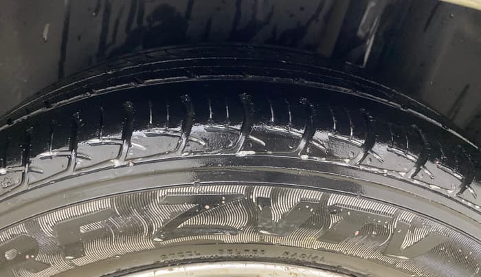 2018 Maruti Ciaz DELTA 1.5 SHVS MT PETROL, CNG, Manual, 54,641 km, Left Rear Tyre Tread