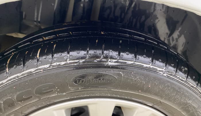 2018 Maruti Ciaz DELTA 1.5 SHVS MT PETROL, CNG, Manual, 54,641 km, Right Rear Tyre Tread