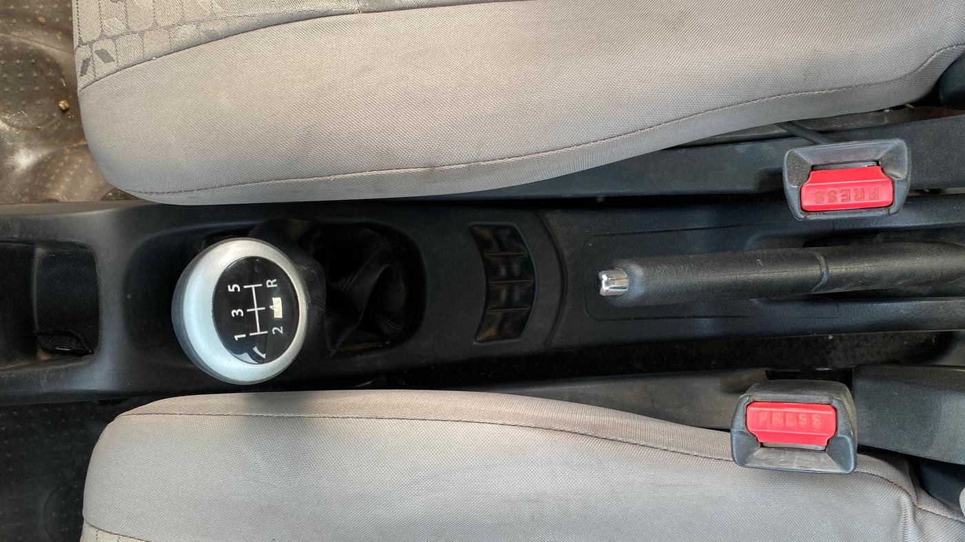 2013 Maruti Wagon R 1.0 VXI, Petrol, Manual, 54,551 km, Gear Lever