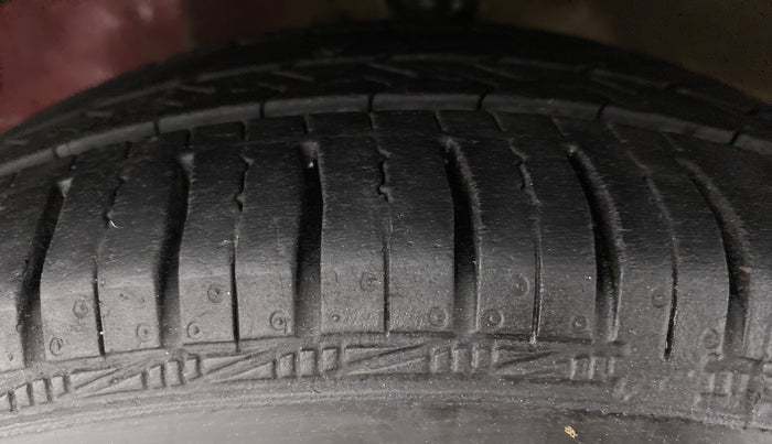 2014 Hyundai Eon SPORTZ, Petrol, Manual, 73,879 km, Left Front Tyre Tread