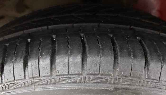2014 Hyundai Eon SPORTZ, Petrol, Manual, 73,879 km, Right Front Tyre Tread