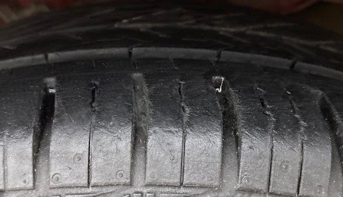 2014 Hyundai Eon SPORTZ, Petrol, Manual, 73,879 km, Right Rear Tyre Tread