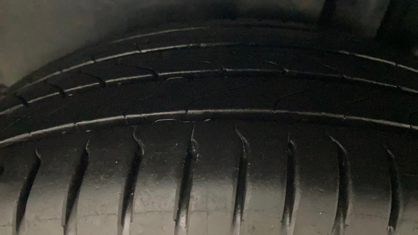 2013 Maruti Ertiga VXI, Petrol, Manual, 74,135 km, Left Rear Tyre Tread