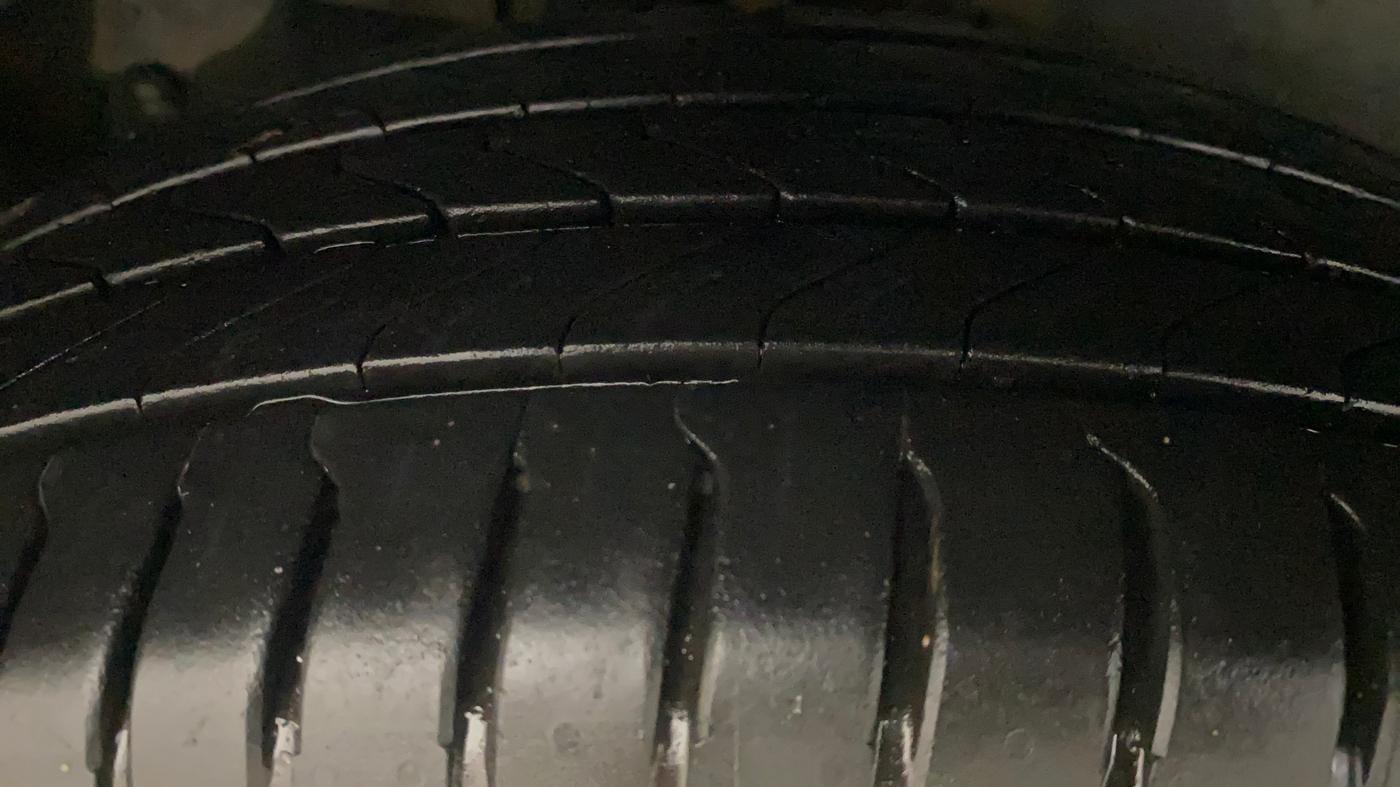 2013 Maruti Ertiga VXI, Petrol, Manual, 74,135 km, Right Rear Tyre Tread