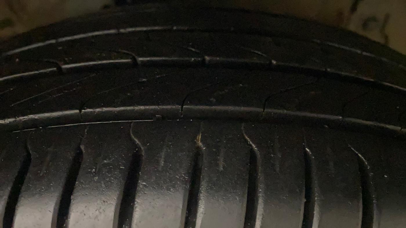 2013 Maruti Ertiga VXI, Petrol, Manual, 74,135 km, Right Front Tyre Tread