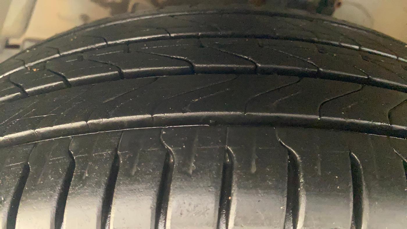 2013 Maruti Ertiga VXI, Petrol, Manual, 74,135 km, Left Front Tyre Tread